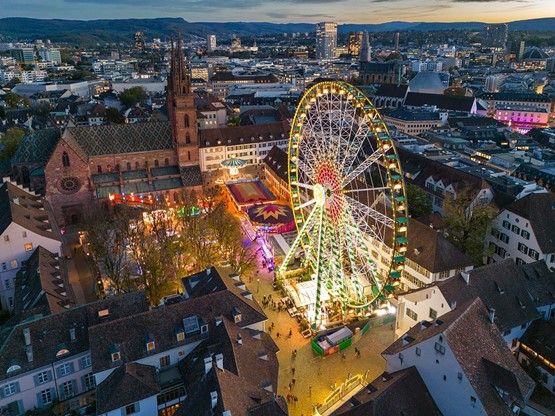 Mit ihrer jahrhundertealten Tradition gehört die Basler Herbstmesse zum lebendigen Kulturgut der Stadt Basel. Die grösste Vergnügungsmesse der Schweiz dauert vom 26. Oktober bis 12. November.Bild: zVg