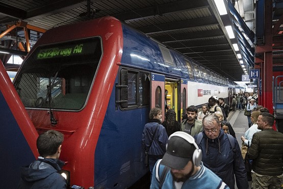 Système global de transport: la demande de mobilité en Suisse ne cesse d’augmenter, que ce soit sur le rail ou sur la route. Photo: Keystone