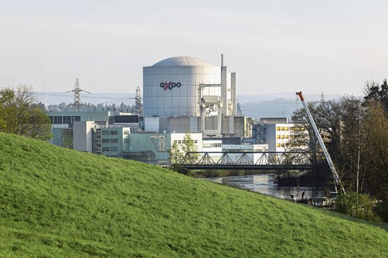 L’énergie nucléaire pourrait être toujours nécessaire à l’avenir. Ses défenseurs estiment qu’elle produit une électricité respectueuse du climat, et qu’elle joue un rôle décisif dans la sécurité d’approvisionnement. Photo prise à proximité de la centrale nucléaire de Beznau.Photo: Keystone