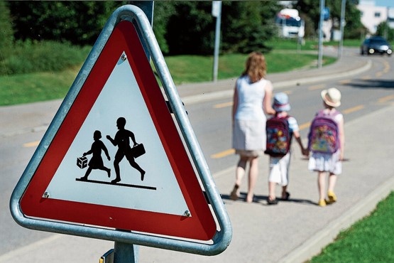 Mehr Sicherheit auf dem Schulweg: Auch dafür brauchts am 24. November ein JA. Bild: Keystone