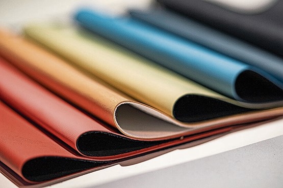 Veganer Lederersatz ist gerade in E-Autos angesagt.