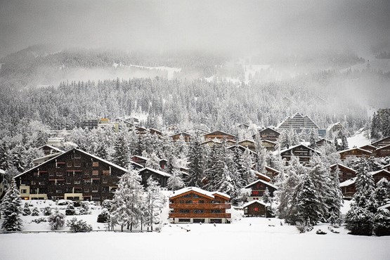Der Umgang mit Zweitwohnungen wird endlich gelockert: Ferienhäuser in Crans-Montana im Kanton Wallis. Bild: Keystone