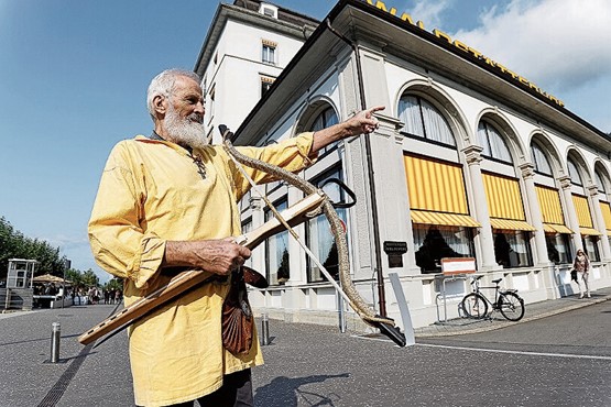 Sepp Steiner als Wilhelm Tell am 100-Jahr-Jubiläumvon Swiss Label in Brunnen.Bild: Archiv