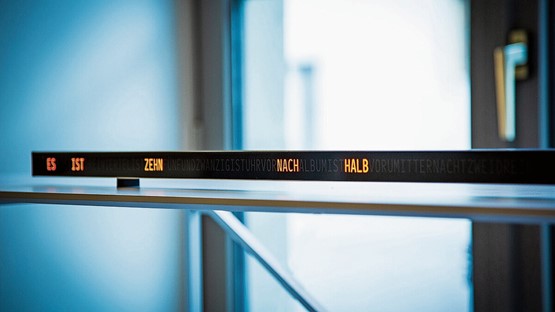 Swissness: Zeitmeter verbindet die Tradition der Uhrenmacher-Kunst mit der Tradition der Vielsprachigkeit und der Einbindung von Minderheiten. Bild: zVg