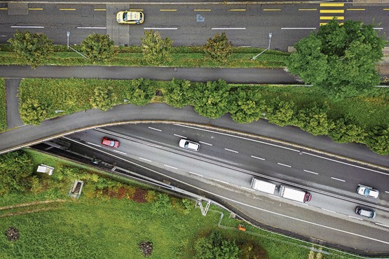 Wo der Verkehr fliesst, haben auch die Rettungskräfte freie Fahrt. Dies kann im Ernstfall Leben retten. Bild: Keystone
