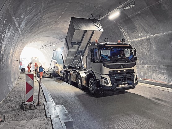 Mit viel Innovation und einer starken Vorwärtsstrategie: Die MAUDERLI AG bietet dank diesem eigens entwickelten UHFB-Baustoff komplette Systemlösungen für den Tunnel- und Infrastrukturbau an. Bild: zVg