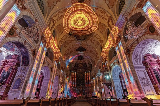 Vom 9. bis 19. Januar 2025 taucht das Lilu Lichtfestival Luzern die Stadt zum sechsten Mal in faszinierendes Licht. Bild: Laila Bosco, Lichtshow ÄON 2023 