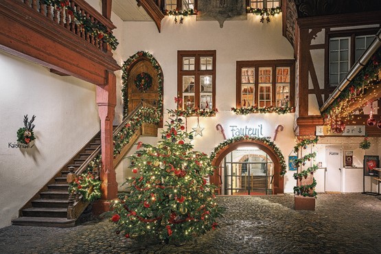 Eine beliebte Tradition: Insgesamt zwölf Basler Zauberhöfe laden bis am 23. Dezember in unterschiedliche Erlebniswelten ein.  Bild: Basel Tourismus