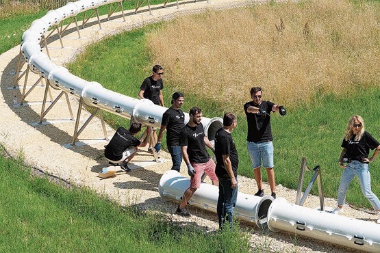 Une partie de l’équipe sur le site de l’EPFL.