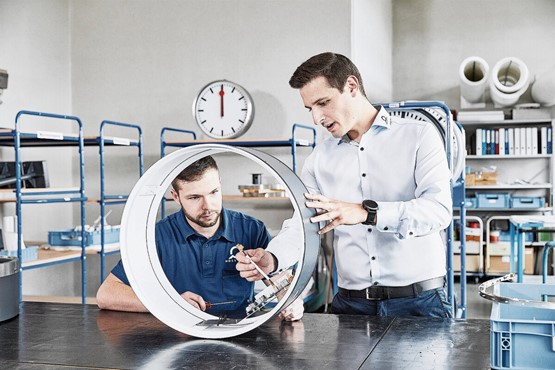 MOBATIME – eine Schweizer Marke: Mit den legendären Bahnhofsuhren der SBB hat sich MOBATIME als Marke etabliert. Heute ist sie Marktführerin im Sektor Zeitsysteme.