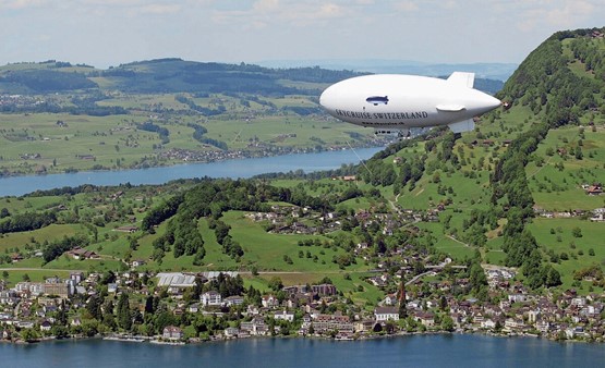 La sécurité juridique et un environnement économique stable sont deux moteurs de la Suisse, à laquelle on souhaite un vol sans encombre.Photo: Keystone