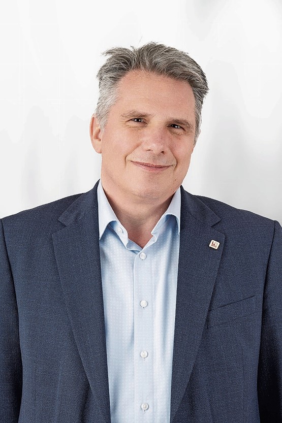 «cette initiative jette le discrédit sur les employeurs qui se donnent la peine de former.» Charles Constantin*