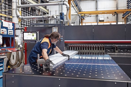 Das Aargauer Unternehmen verarbeitet in Menziken jährlich rund 23 000 Tonnen Metall. 