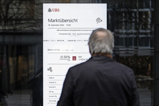 Die Initiative würde dem Finanzplatz einen starren und schweren Regulierungsrahmen auferlegen und damit Investitionen in lebenswichtige Sektoren bremsen.Bild: Keystone