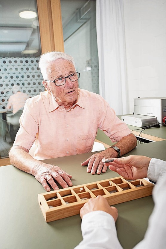Rund 80 Prozent der über 80-Jährigen haben einen Hörverlust. 