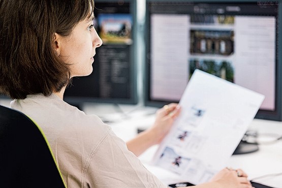 Die Polygrafin arbeitet mit den neusten Technologien.