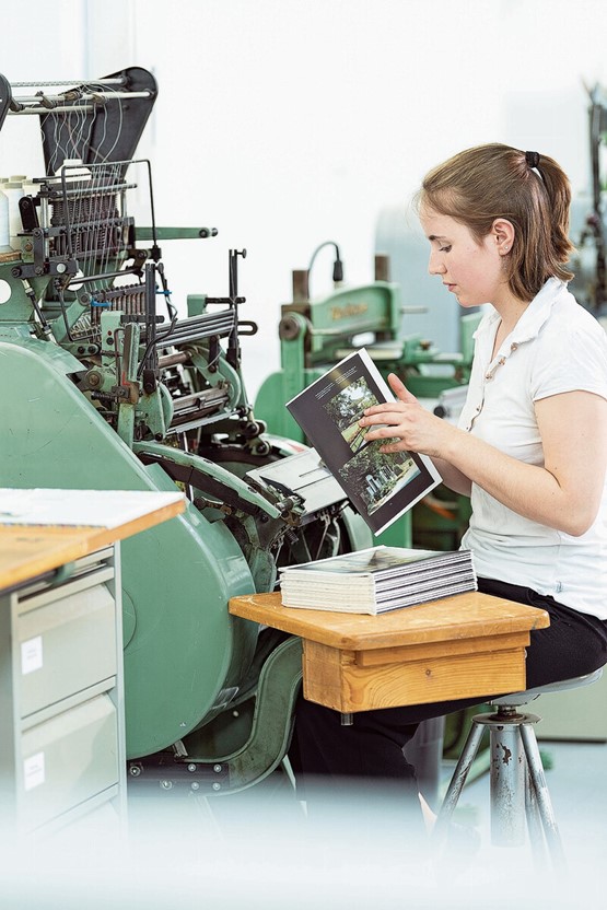 In der Buchbinderei: Individuelle Lösungen und personalisierte Produkte werden immer wichtiger.Bilder: zVg