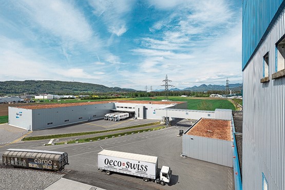 Das Unternehmen ist im sogenannten Away-from-Home-Geschäft mit der Marke Oeco Swiss tätig und verkauft Hygieneprodukte an Grossendverbraucher wie Bund, Kantone, Spitäler, aber auch Grosshändler. 