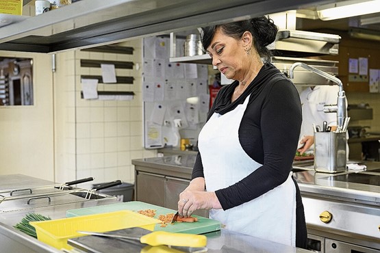 Personen mit Schutzstatus S, Flüchtlinge und vorläufig Aufgenommene wollen grundsätzlich arbeiten und ihren Lebensunterhalt selbst verdienen. Bild: Keystone