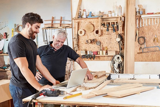 Unabhängig davon, wie die Prüfung abgelegt wird: Im Fokus steht die Arbeitsmarktfähigkeit der jungen Berufsleute. Bild: 123RF