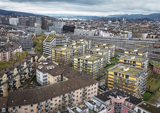 Um knappem Wohnraum und hohen Mietzinsen entgegenzutreten, müssen unnötige Regulierungen abgebaut werden.Bild: Keystone