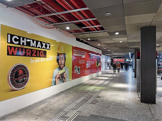 KS/CS Kommunikation stellt auf politischer Ebene die Weichen für eine moderne, faire und ethische Werbung. Hier auf dem Bild Werbung im Bahnhof Bern. Bild: CR