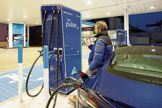 Ladesäulen liefern meist 500 Ampere.