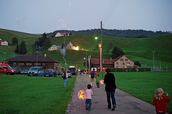 Geht es nach einer Initiative, soll Feuerwerk bald verboten sein, zum Beispiel an traditionellen Bundesfeiern von Gemeinden am 1. August. Bild: Keystone