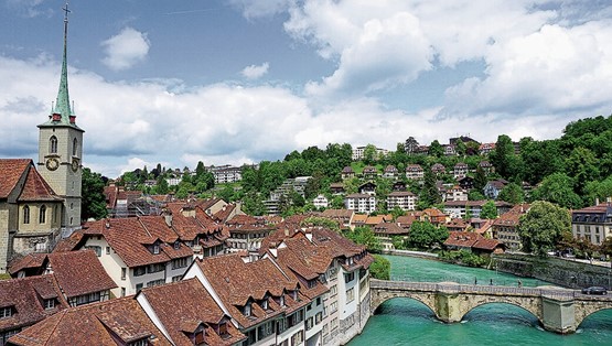 Mit einer ganzen Palette an wenig praktikablen Massnahmen beweist das Raumkonzept, dass es von den Anforderungen der Wirtschaft keine Ahnung hat. Blick auf die Stadt Bern. Bild: 123RF