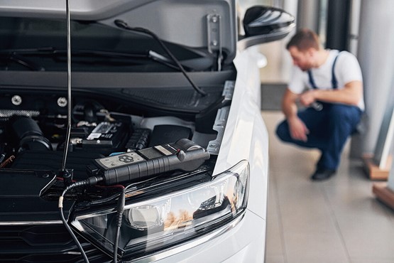 Die CO2-Verordnung ist eine Kampfansage an das Autogewerbe und trifft auch KMU ausserhalb des Fahrzeughandels. Bild: 123RF