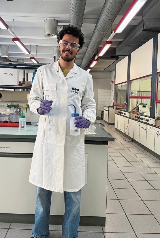 Ismail Zitouni, jeune ingénieur chimiste tunisien actuellement actif dans les technologies du recyclage au sein d’une entreprise basée à Sion. Un accord qui rend service aux PME.Photos: dr