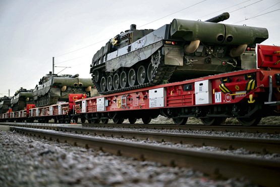 La révision proposée de la loi sur le matériel de guerre prévoit d’assouplir les critères d’octroi des autorisations d’exportation. À l’image, les fameux chars Leopard de l’armée suisse. Photo: Keystone
