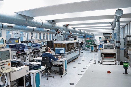Area di produzione, Adolfo Juri elettronica industriale SA, Ambrì. Foto: dr