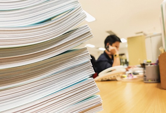 Les PME croulent sous la paperasserie administrative. Il faut donc réduire considérablement les charges bureaucratiques. Photo: 123RF