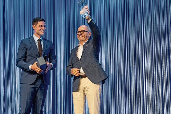 Ausgezeichnet mit dem Aargauer Unternehmerpreis: Michel Wagner (rechts) mit Benjamin Giezendanner, Nationalrat und Präsident des Aargauischen Gewerbeverbandes, an der Preisverleihung.