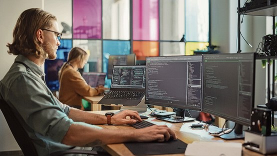 Fachkräfte in Schlüsselbereichen wie IT, HR und Finanzen sind gefragt.Bild: 123RF