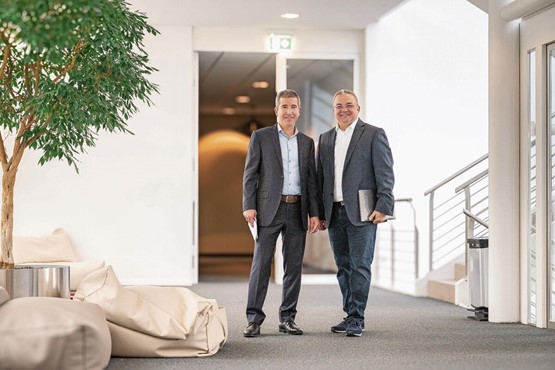 Die Eigentümer Peter Barmettler und Zoran Milosavljevic (v. l.): «Durch unsere starke Vernetzung mit den Unternehmen im Limmattal sorgen wir für praxisnahe Bildung und direkten Wissenstransfer.»  Bild: zVg