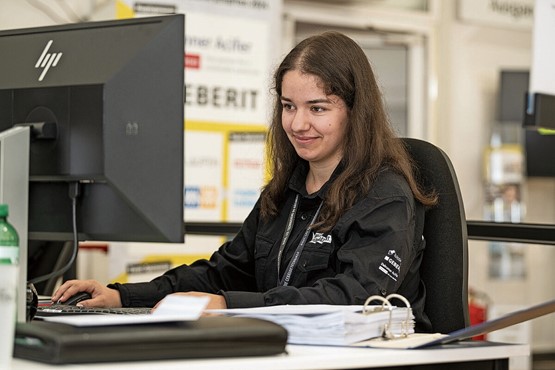 Die Berufslehre ist ungebrochen die erste Wahl der Jugendlichen nach dem obligatorischen Schulunterricht. Hier eine Teilnehmerin der SwissSkills 2024. Bild: © SwissSkills / Leo Boesinger