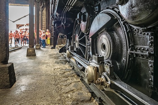 Eine Führung im Depot Erstfeld gibt Einblick in das historische Rollmaterial. Bild: SBB Historic/Kathrin Schulthess