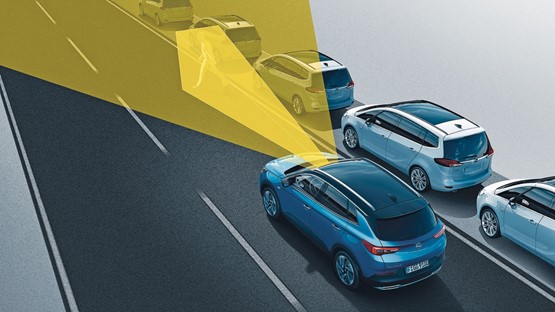 Kameras leuchten bei Opel die Umgebung ab und steuern den (Not-)Bremsvorgang, das Scheinwerferlicht sowie allenfalls nötige Ausweichmanöver.Bild: zVg/Werk
