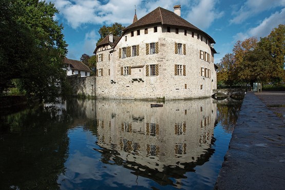 Geschichte direkt am Schauplatz: Die Aargauer Schlösser (hier auf dem Bild Schloss Hallwyl) sind alle einzigartig und verzaubern auch beim wiederholten Besuch sekundenschnell mit ihrem Charme. Bild: zVg/Museum Aargau