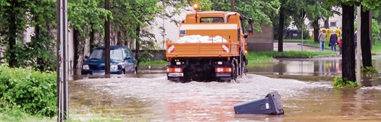 Gerade wer sein Geschäft in einem von Hochwasser gefährdeten Gebiet hat, sollte sich nicht nur auf die Versicherungen verlassen, sondern auch präventive Massnahmen ergreifen. Bild: Fotolia