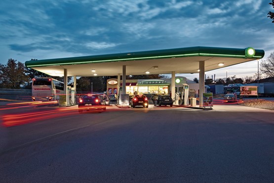 Tankstellen mit Shop trugen im vergangenen Jahr 73 Prozent zum gesamten Treibstoffabsatz in der Schweiz bei.BILDER: ZVG