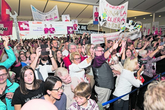 Grosser Empfang in der Messe Zürich: Rund 1000 Fans heissen das erfolgreiche Schweizer Team willkommen. BILD: ZVG