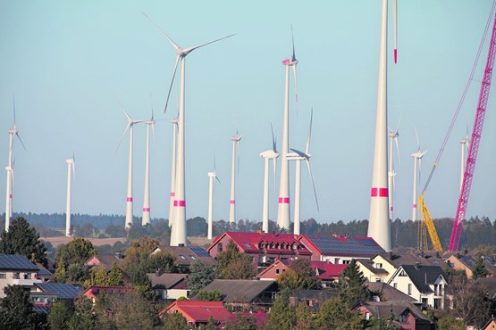 Tausend zusätzliche Windkraftanlagen in der Schweiz: Nur einer der vielen Gründe für ein Nein zum Energiegesetz am 21. Mai.Bild: Vernunftkraft Hessen E.V.