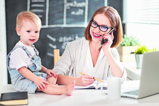 Gerade im Hinblick auf die Vereinbarkeit von Beruf und Familie sind Home Office und Co. beliebt.Bild: Fotolia