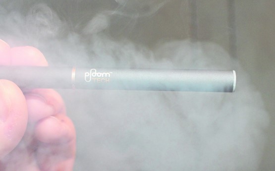 Erinnert an einen Kugelschreiber: PLOOM TECH, das neue Tabakdampfprodukt aus Japan, soll von der Schweiz aus die Welt erobern.Bild: uhl