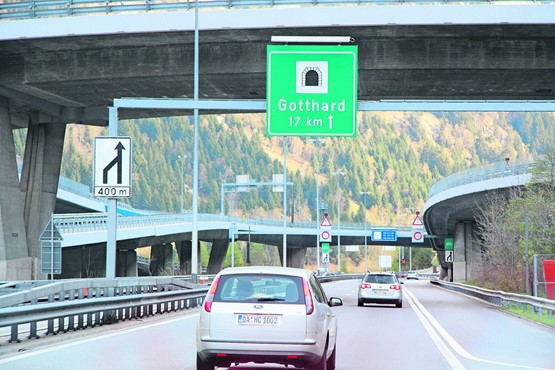 17 Kilometer Gegenverkehr ohne Ausweichmöglichkeit oder Pannenstreifen:  Der Gotthardtunnel in seiner heutigen Form ist eine potenzielle Todesfalle. Nur ein Sanierungstunnel bringt massive Verbesserungen in Sachen Sicherheit.