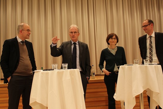 Hans-Ulrich Bigler zeigte an der Podiumsdiskussion, wo der Weg hinführen soll: «Ich erwarte eine Politik, die mehr Markt zulässt.»Bild: Adrian Uhlmann
