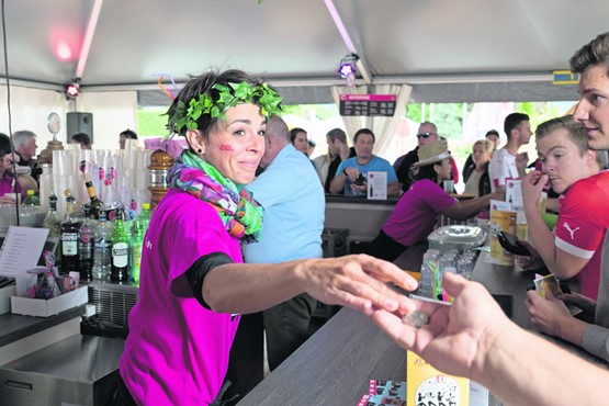 Voller Einsatz ist gefragt: Stellensuchende können sich am Betrieb des Festdorfes beteiligen und Arbeitgeber kennnlernen.